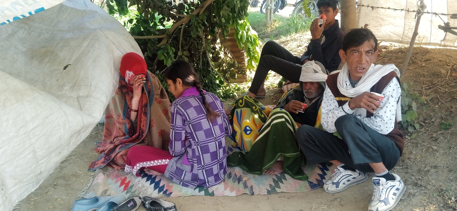 लड़की की सुरक्षा व बुजुर्गों का ध्यान रखते हुए तोड़ दिया है ताला : महिलाएं