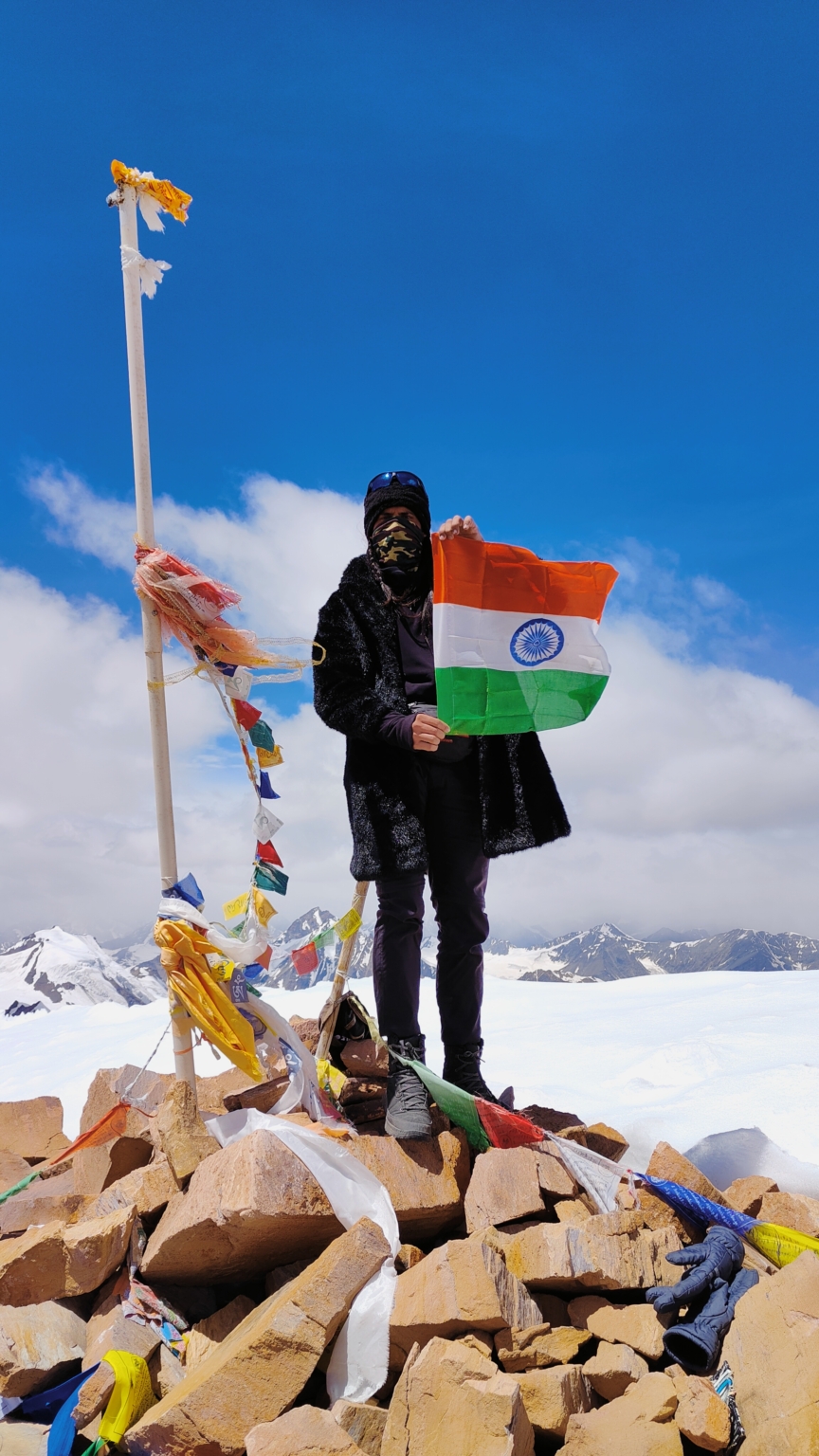 चंडीगढ़  निवासी अंकित मलिक ने युनाम शिखर पर लहराया तिरंगा