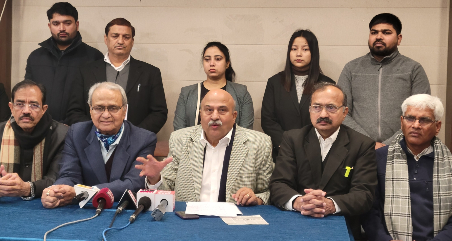 चंडीगढ़ प्रेस क्लब में जुटे हरियाणा के पूर्व प्रशासनिक अधिकारी