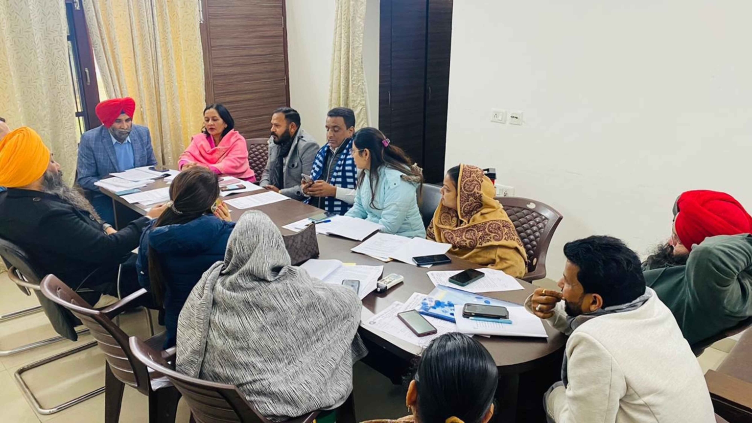 डॉ. आहलूवालिया ने पार्षदों के साथ प्री-हाउस बैठक की