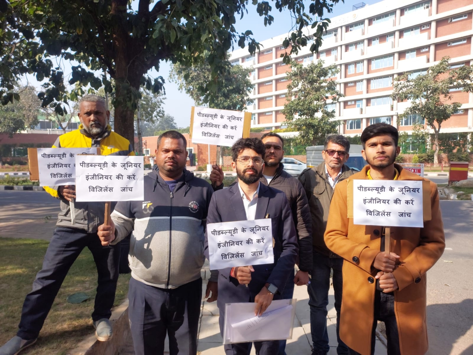 पीडब्ल्यूडी के इंजीनियर के खिलाफ ठेकेदार लामबंद – दी विजलेंस को शिकायत