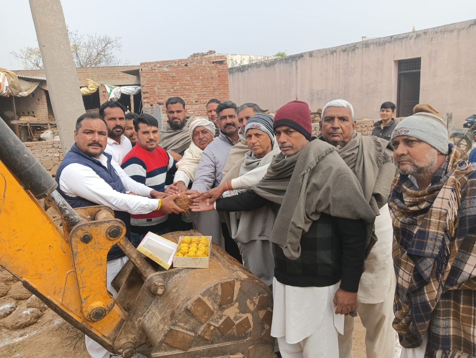 हंगोली से गोलपुरा सड़क निर्माण पार्षद बहादुर राणा ककराली ने किया शुभारम्भ