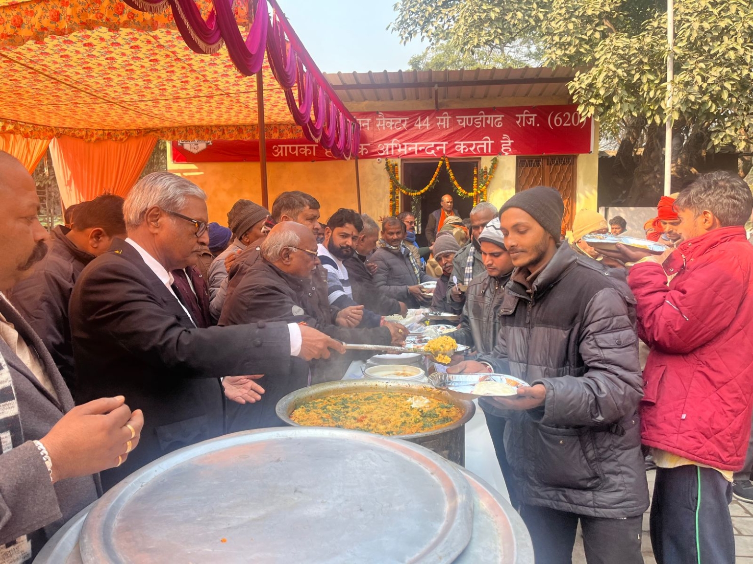 गरीब मजदूर वर्ग के साथ त्याहौर मनाना सौभाग्य की बात : सत्य पाल जैन