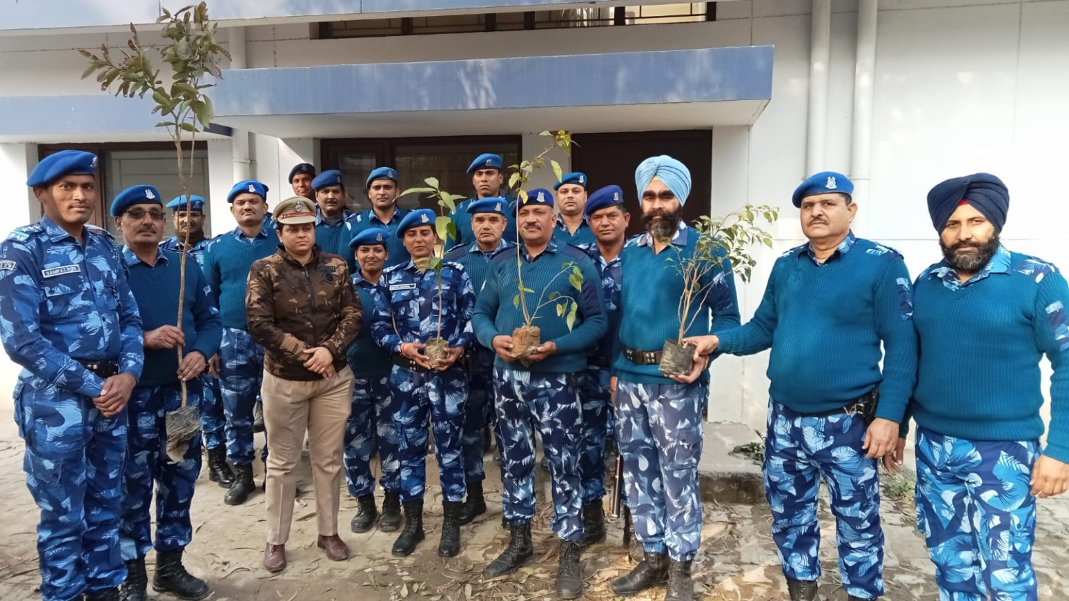 रैपिड एक्शन फोर्स व जालंधर जिला पुलिस ने निकाला फ़्लैग मार्च व किया पौधारोपण