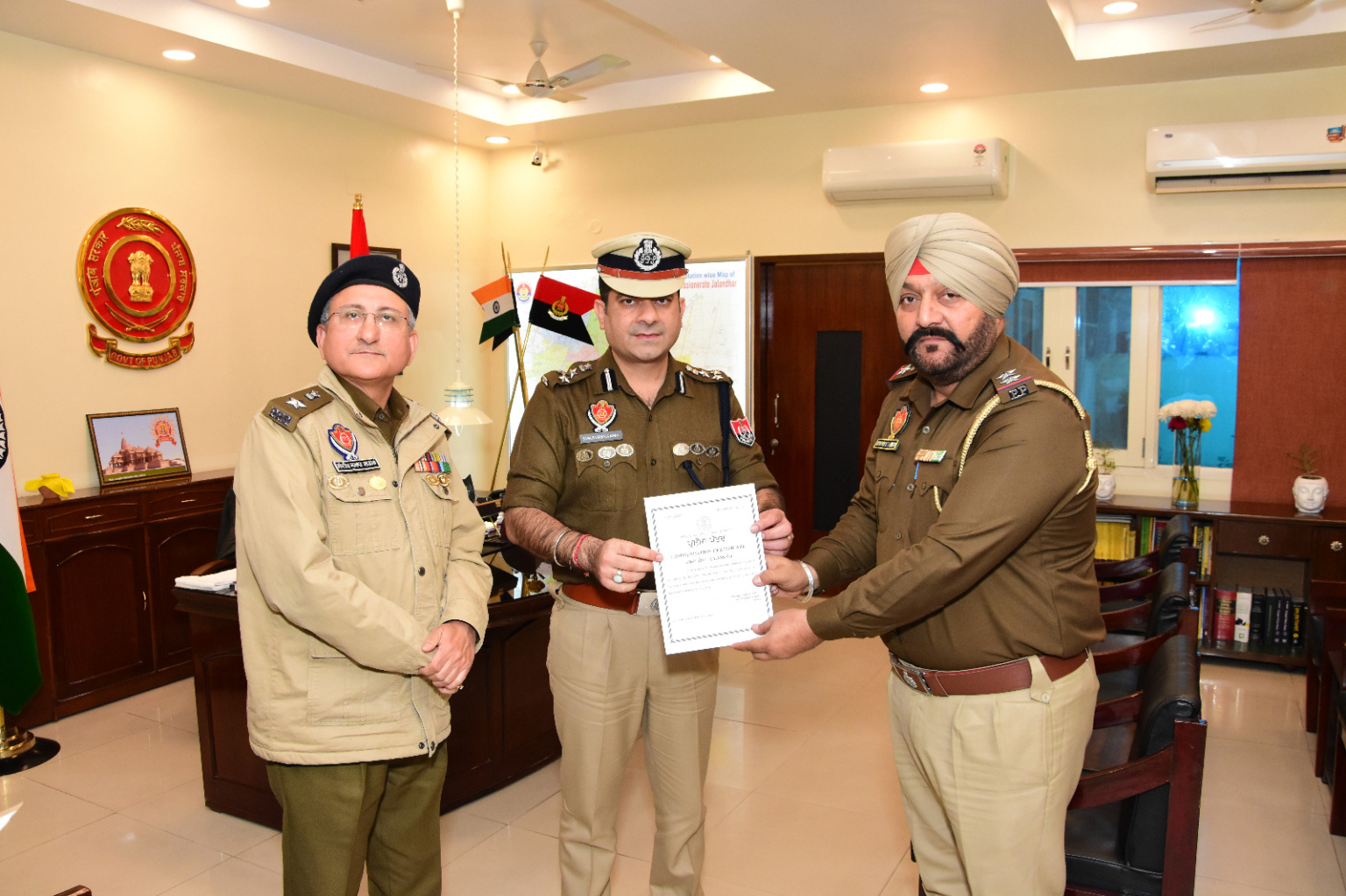 जालंधर पुलिस ने 57 पुलिसकर्मियों को प्रशंसा पत्र प्रदान किए