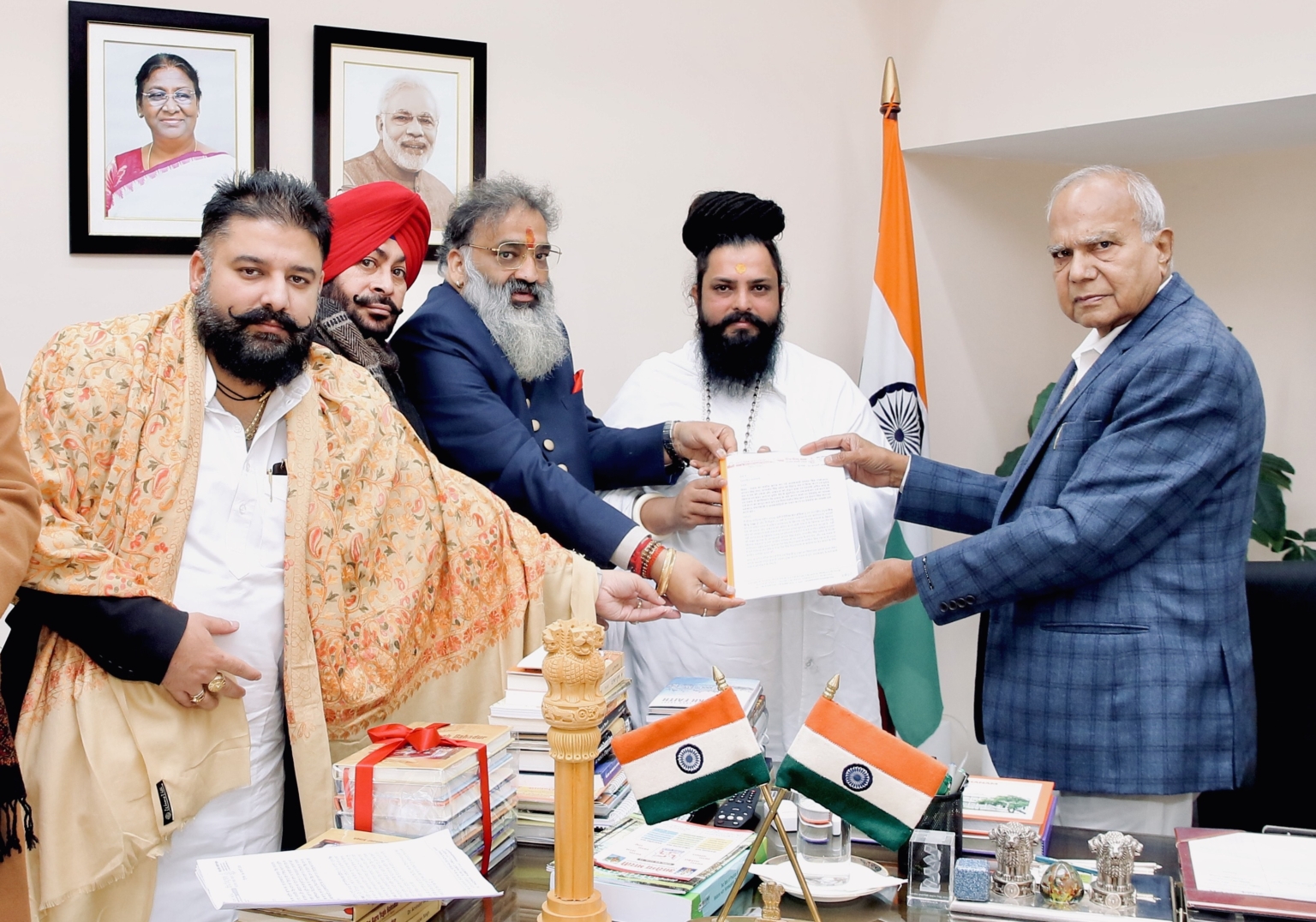 आतंकवादी को तिहाड़ जेल शिफ्ट करने को लेकर वीरेश शांडिल्य ने सौंपा पंजाब के राज्यपाल को ज्ञापन