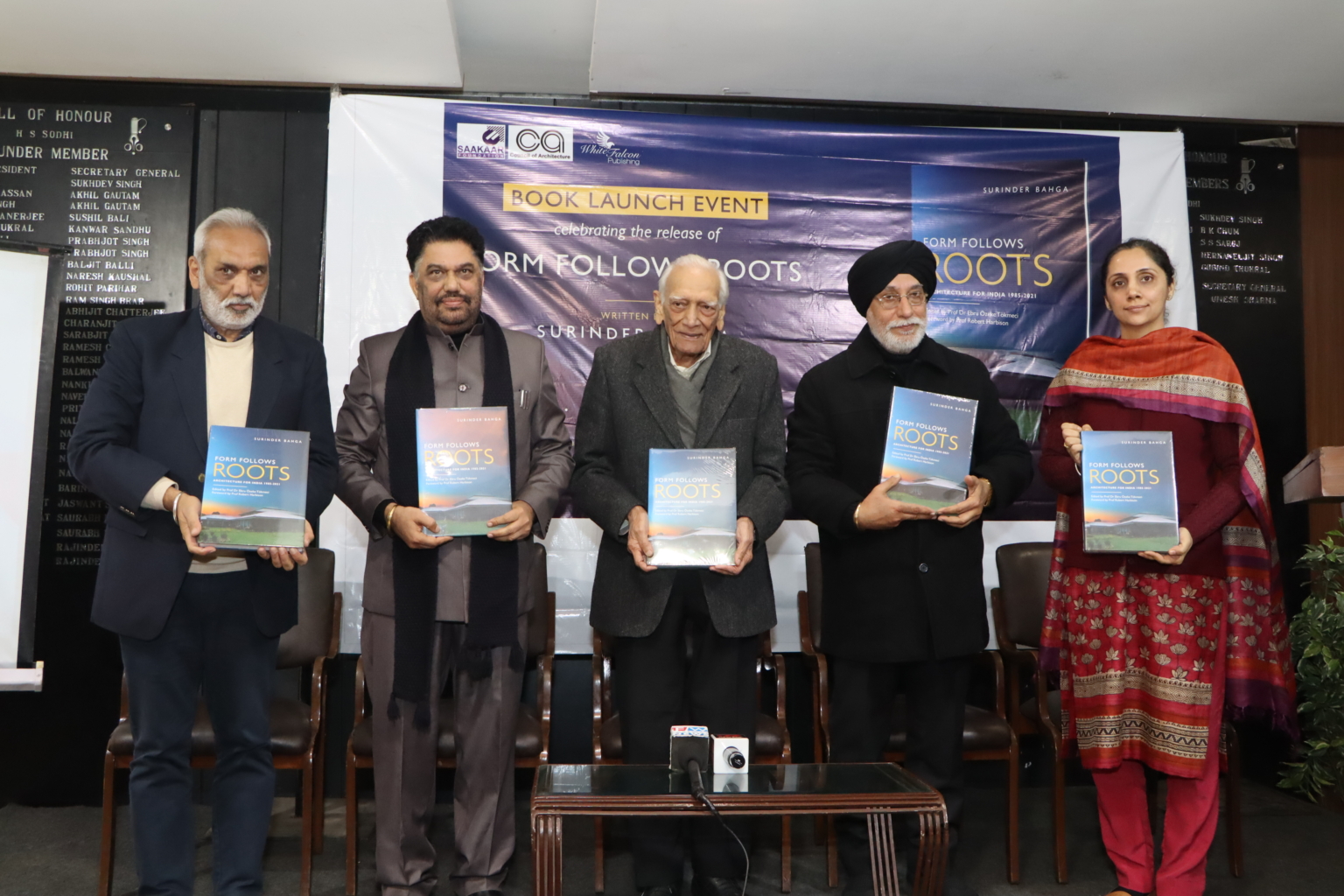 बाहगा की पुस्तक भारतीय वास्तुकला का सार दर्शाती है