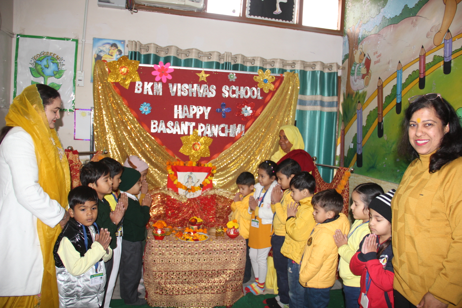 धूमधाम से मनाई बसंत पंचमी