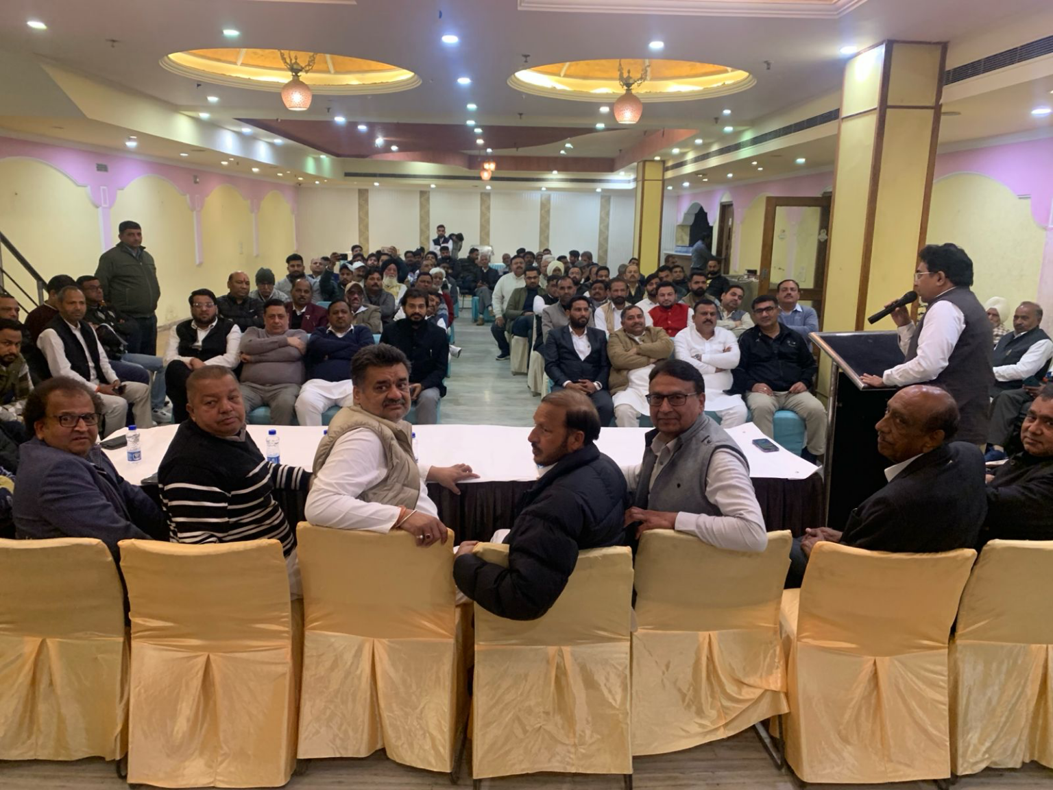 अखिल भारतीय कांग्रेस कमेटी की बैठक हुई