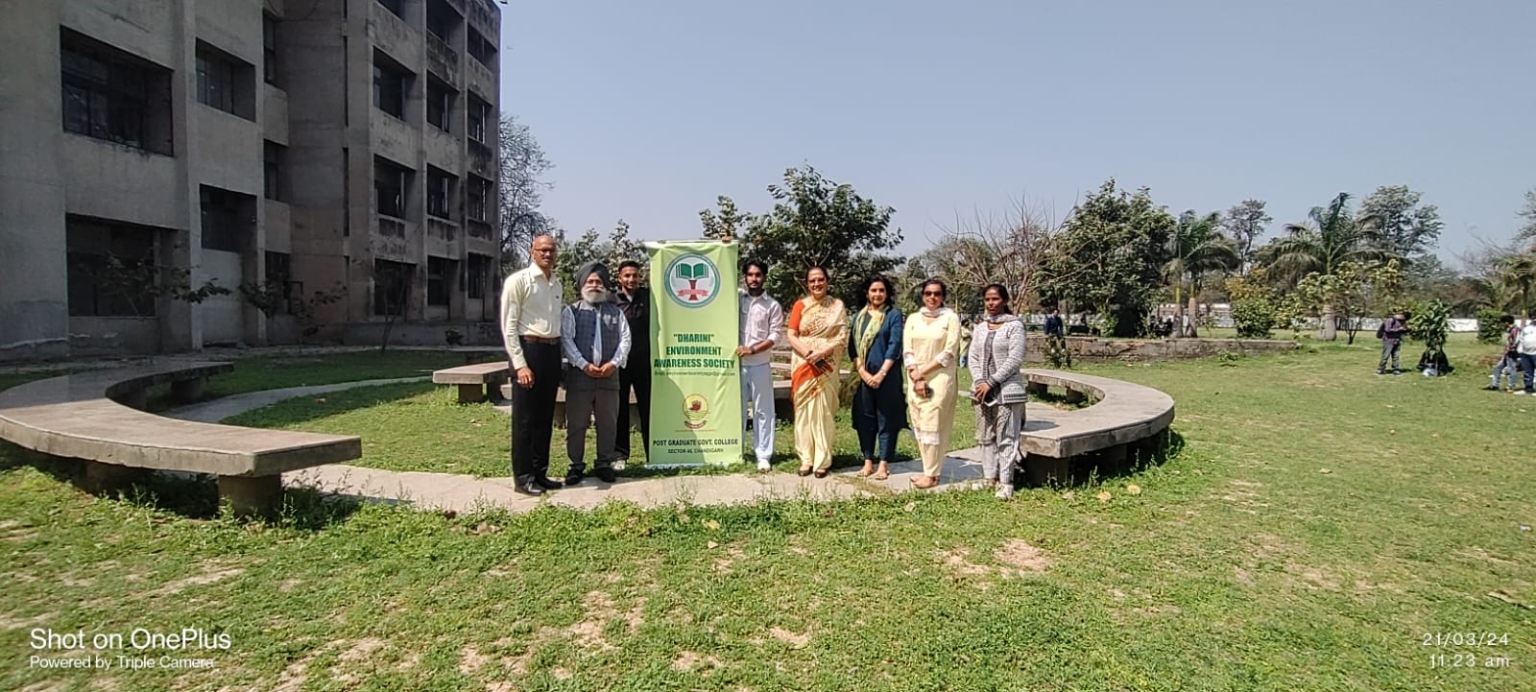 वन दिवस पर आयोजित ट्री एडॉप्शन ड्राइव में विद्यार्थियों ने पेड़ों को गोद लिया