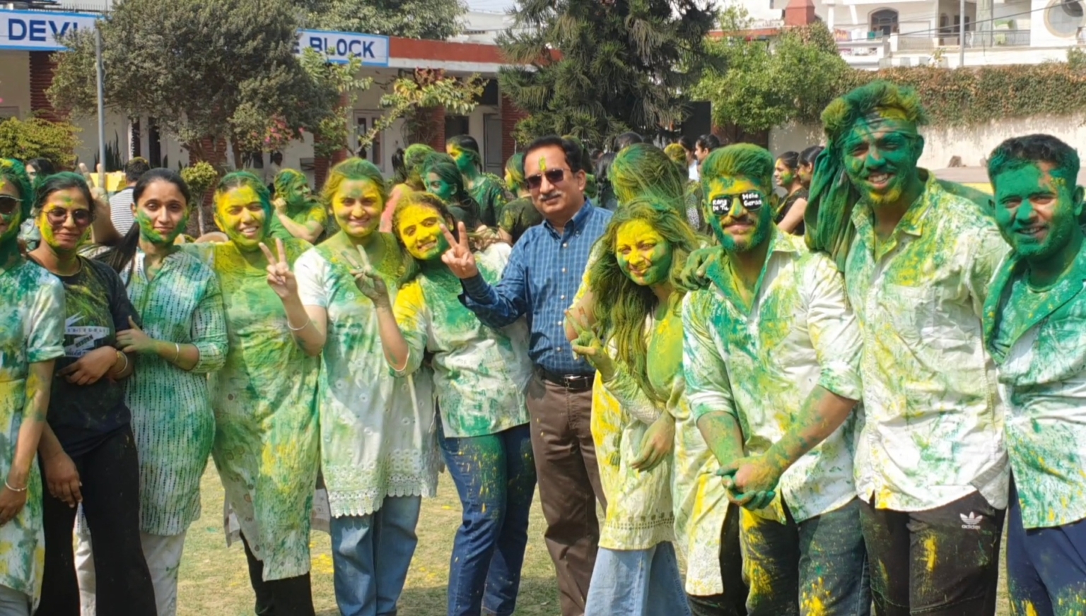 डीएवी डैंटल कॉलेज में होली पर्व हर्षोल्लास से मनाया गया