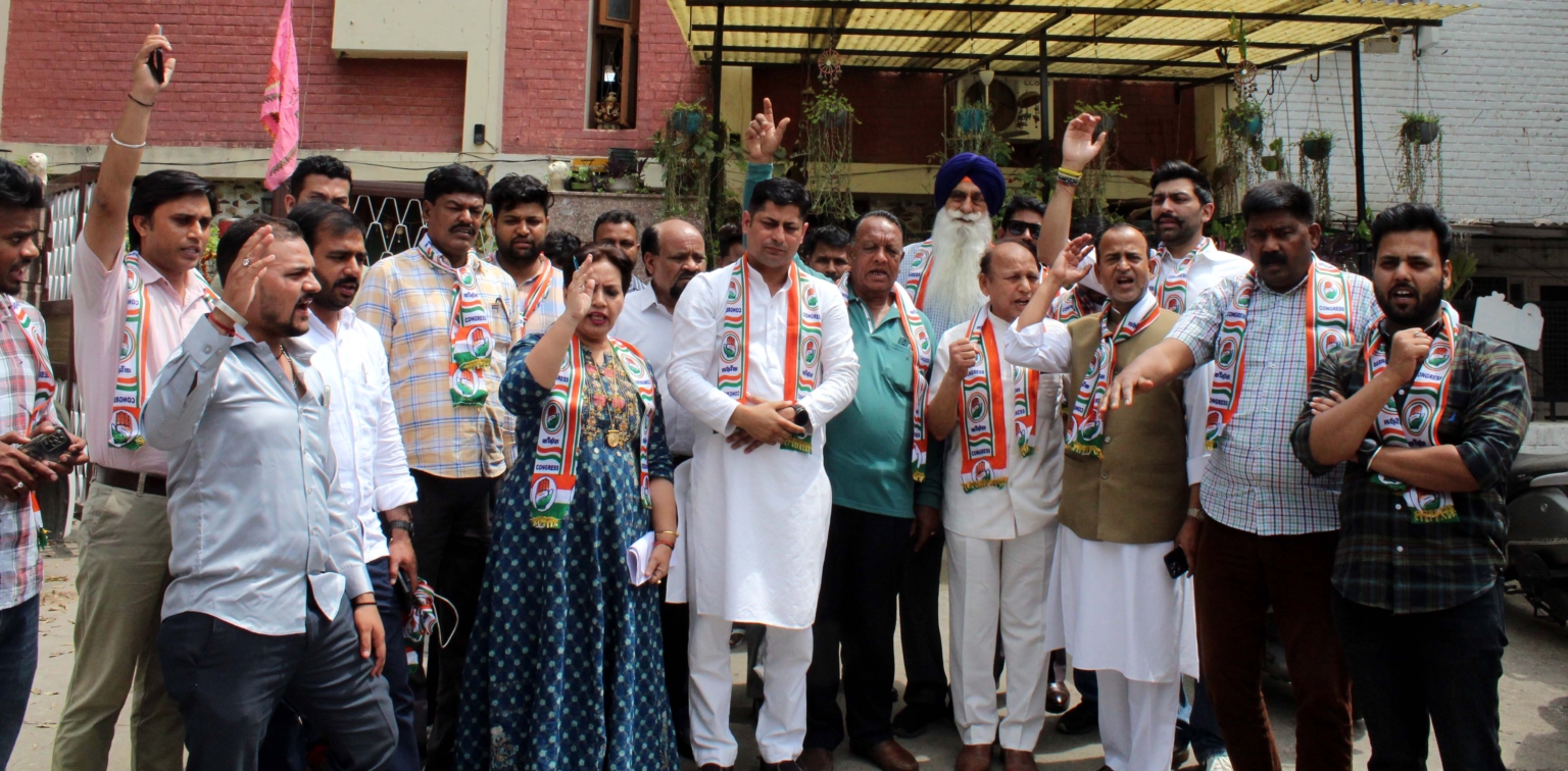 लक्की की अध्यक्षता से खफा कई नेताओं ने दिया पार्टी पद से इस्तीफा