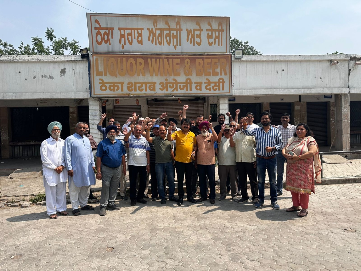 सै. 61 के निवासियों ने शराब के ठेके का विरोध प्रदर्शन किया