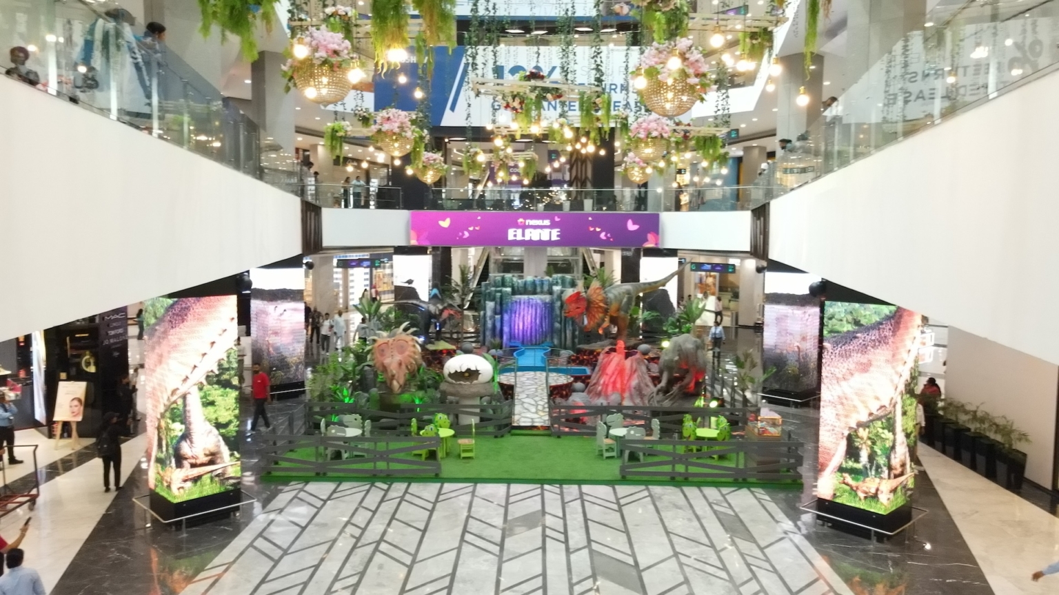 नेक्सस एलांते मॉल में डाइनोवर्स बना आकर्षण का केंद्र