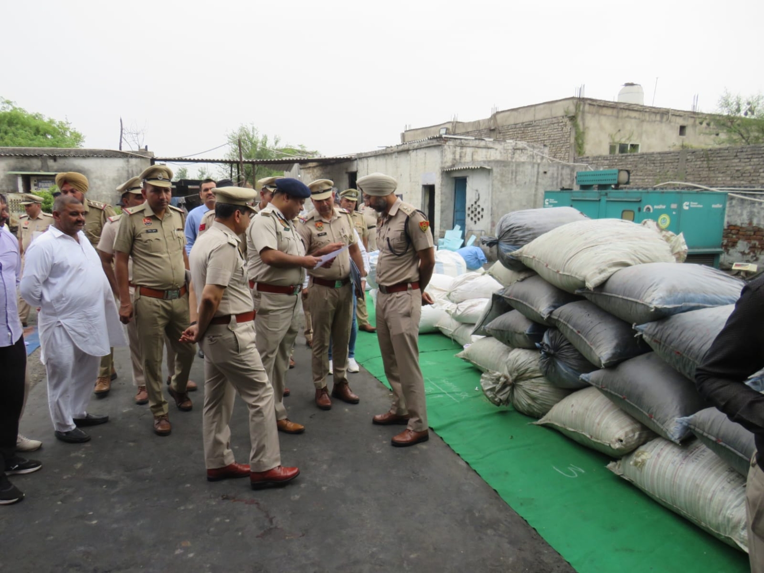 पुलिस नें 139 मामलों में जब्त किये गये 15 करोड 93 लाख रुपये के नशीले पदार्थ