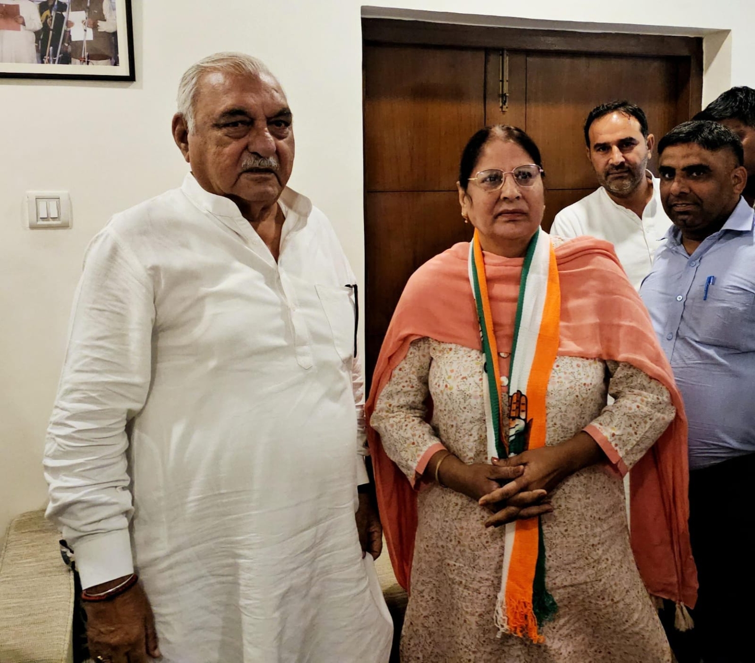 बीजेपी के तीन पदाधिकारियों ने थामा कांग्रेस का दामन