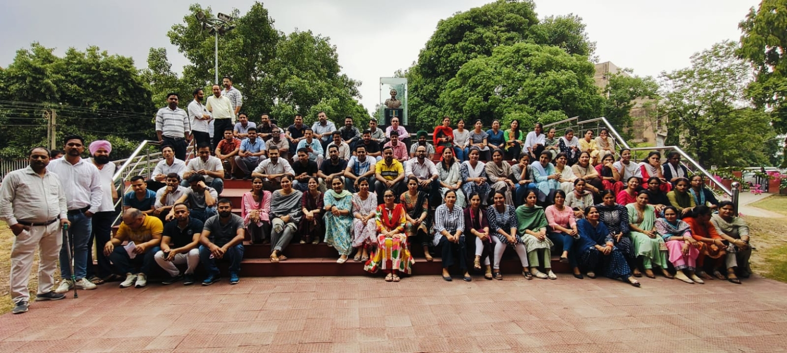 सेवाएं नियमितिकरण की पॉलिसी बारे अधिसूचना जारी करें सरकार