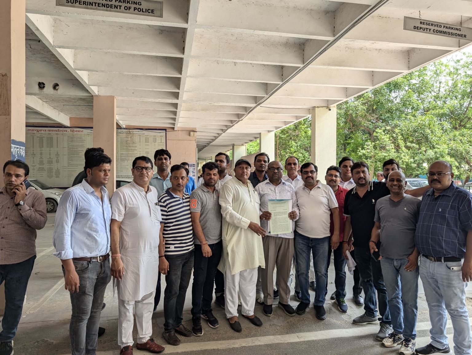 कम्प्यूटर ऑप्रेटरों की हड़ताल से रजिस्ट्री कार्य ठप्प हुआ