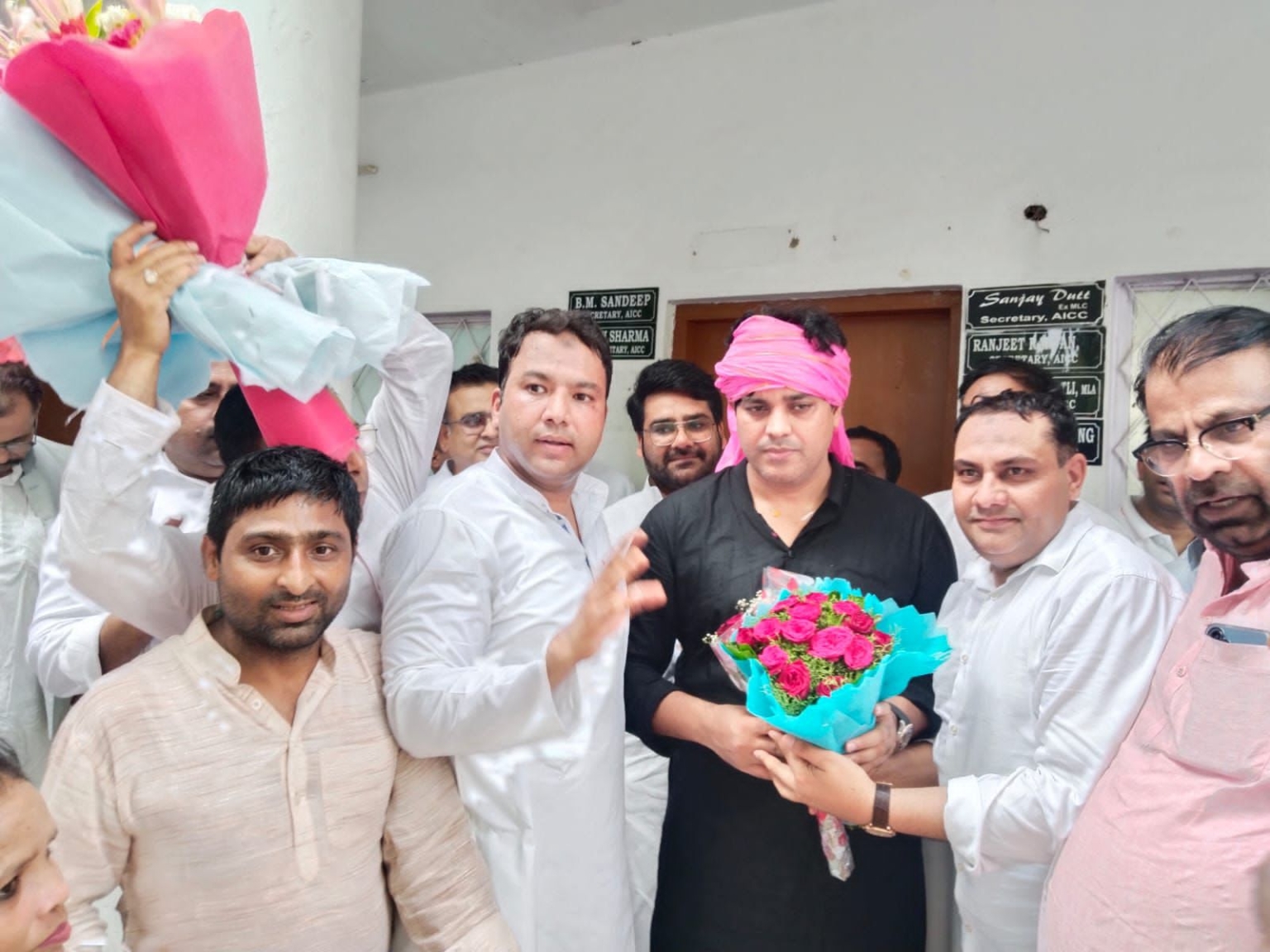 इमरान प्रतापगढ़ी के जन्मदिन पर जुटे हजारों कार्यकर्ता