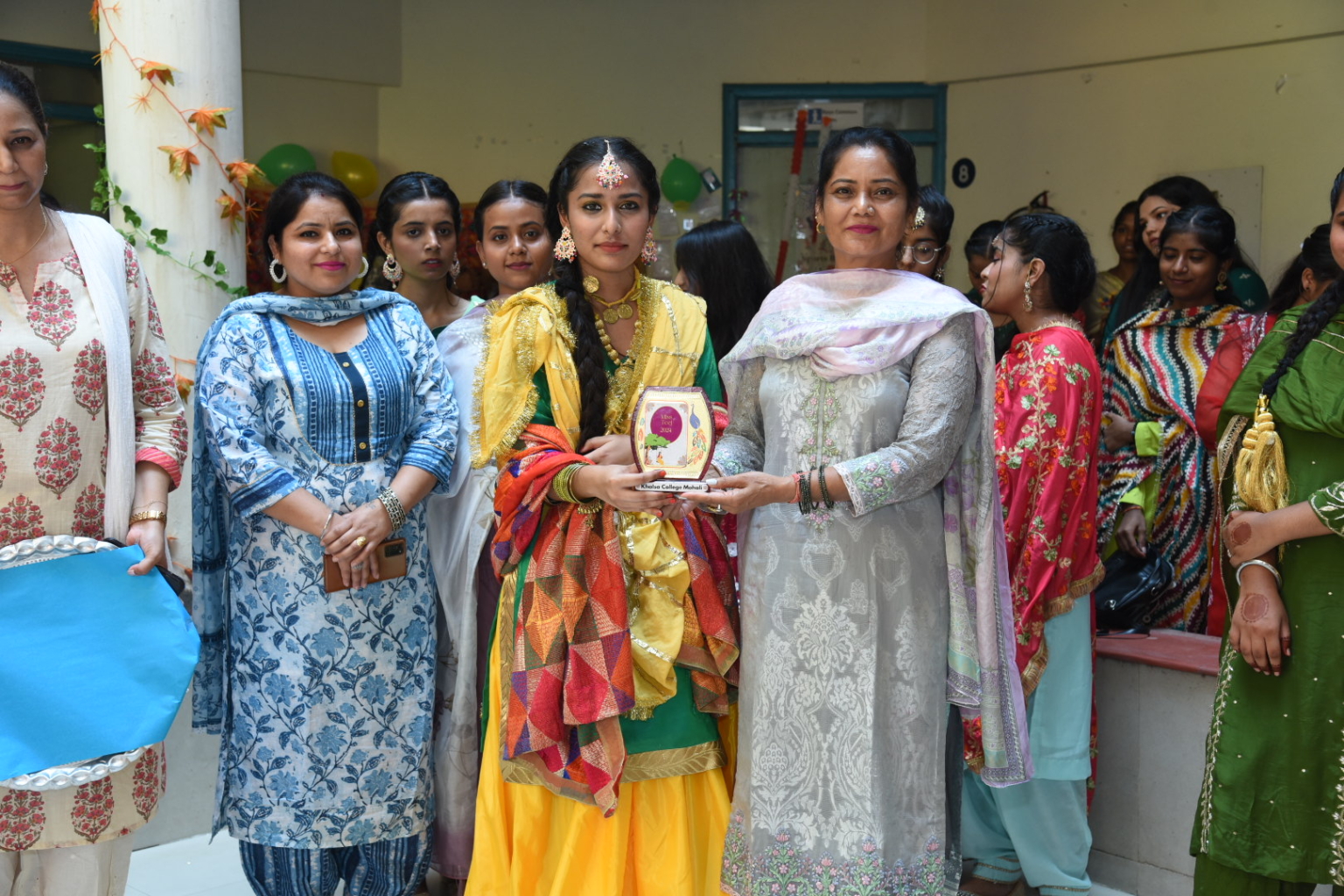 मिस तीज बनी बीए 1 की छात्रा भावना