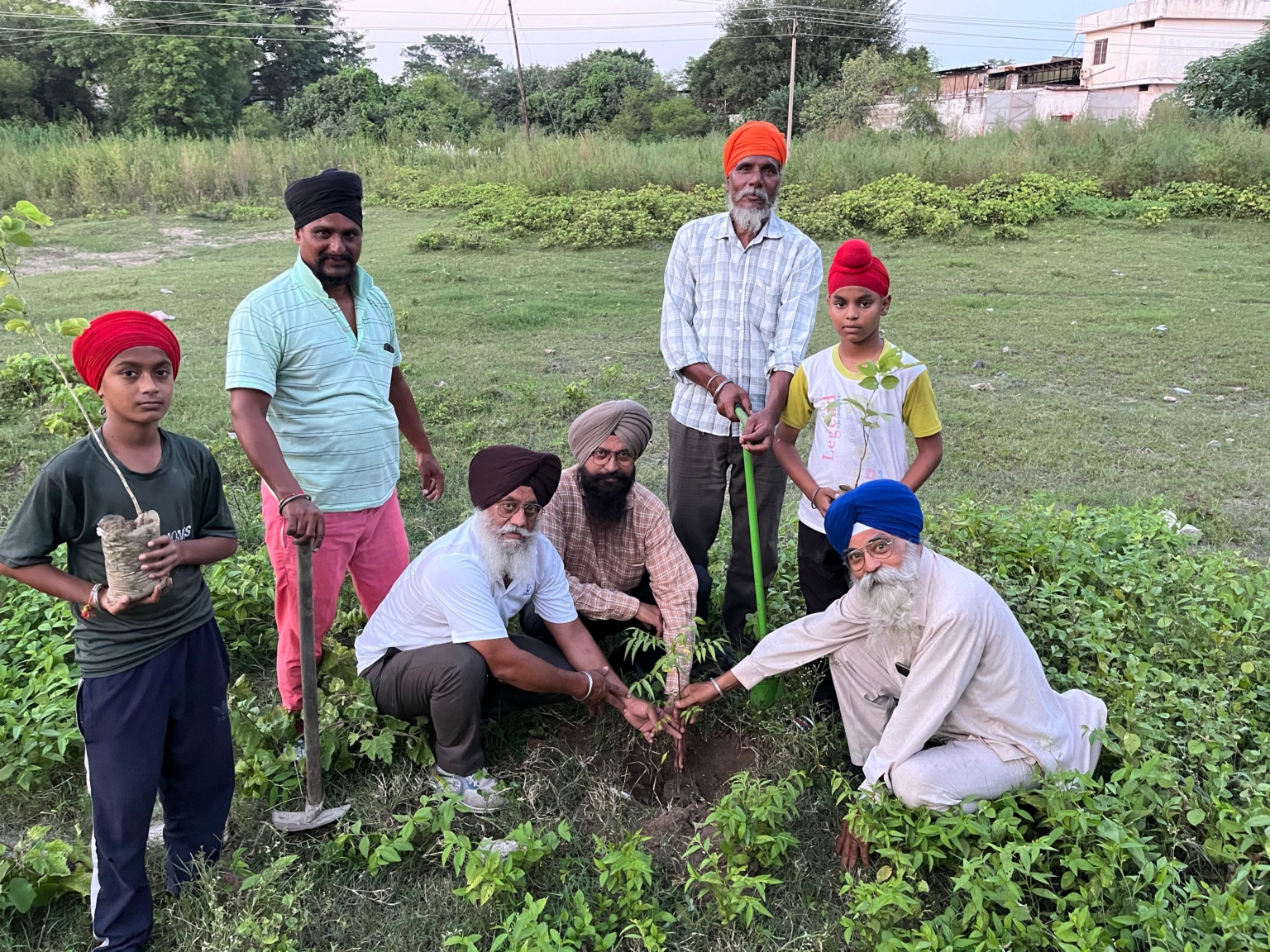 “पौधे लगाओ और बचाओ”, होशियारपुर