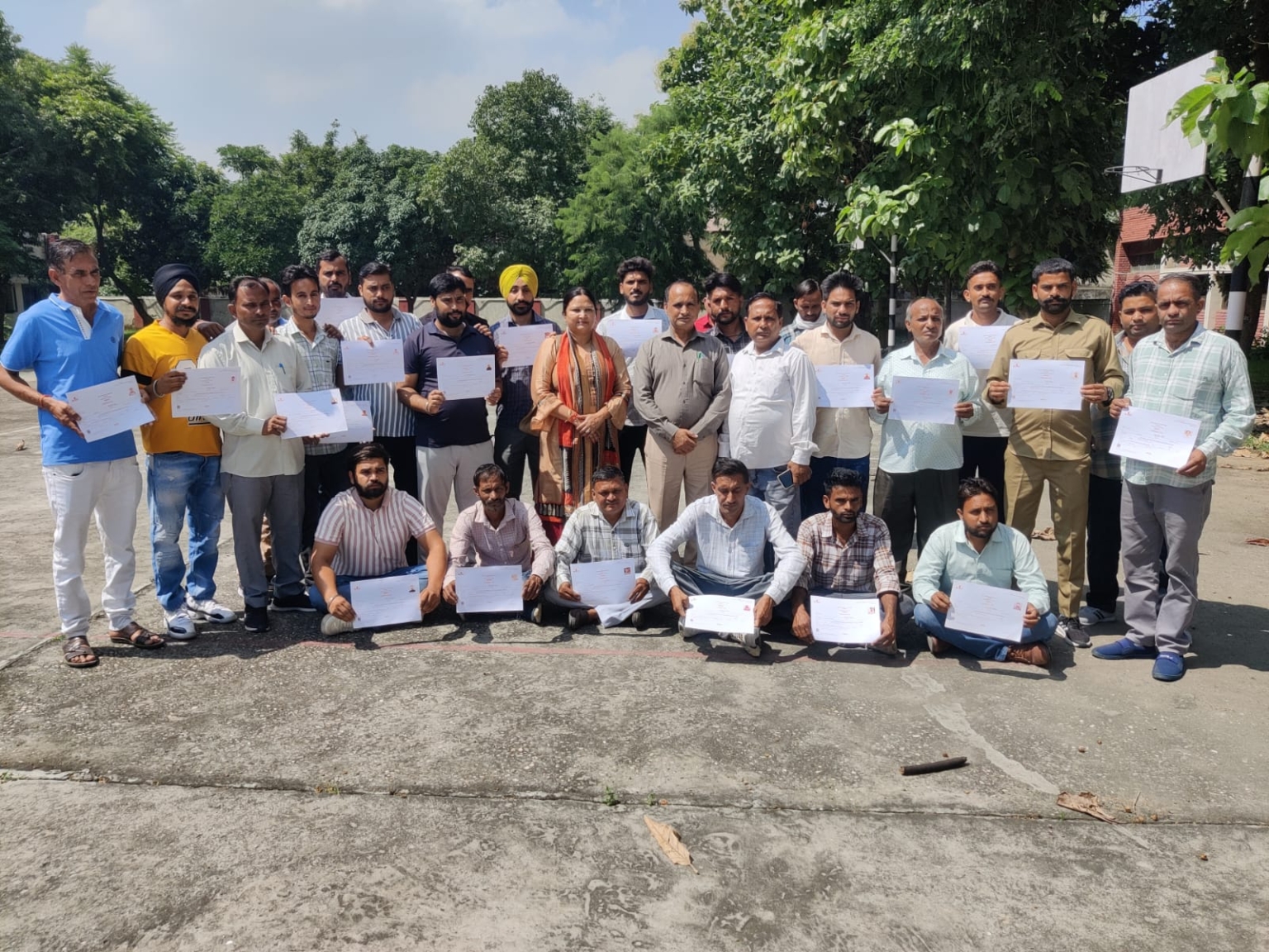 नल जल मित्रों को प्रमाण पत्र वितरित किए गए : रजनी गोयल