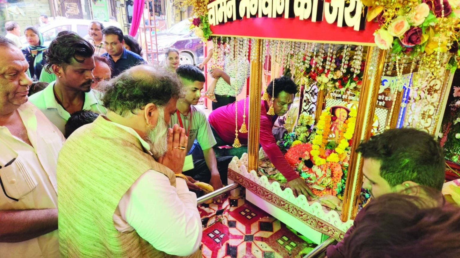 वीरेश शांडिल्य ने साथियों सहित भगवान वामन के आगे शीश नवाया