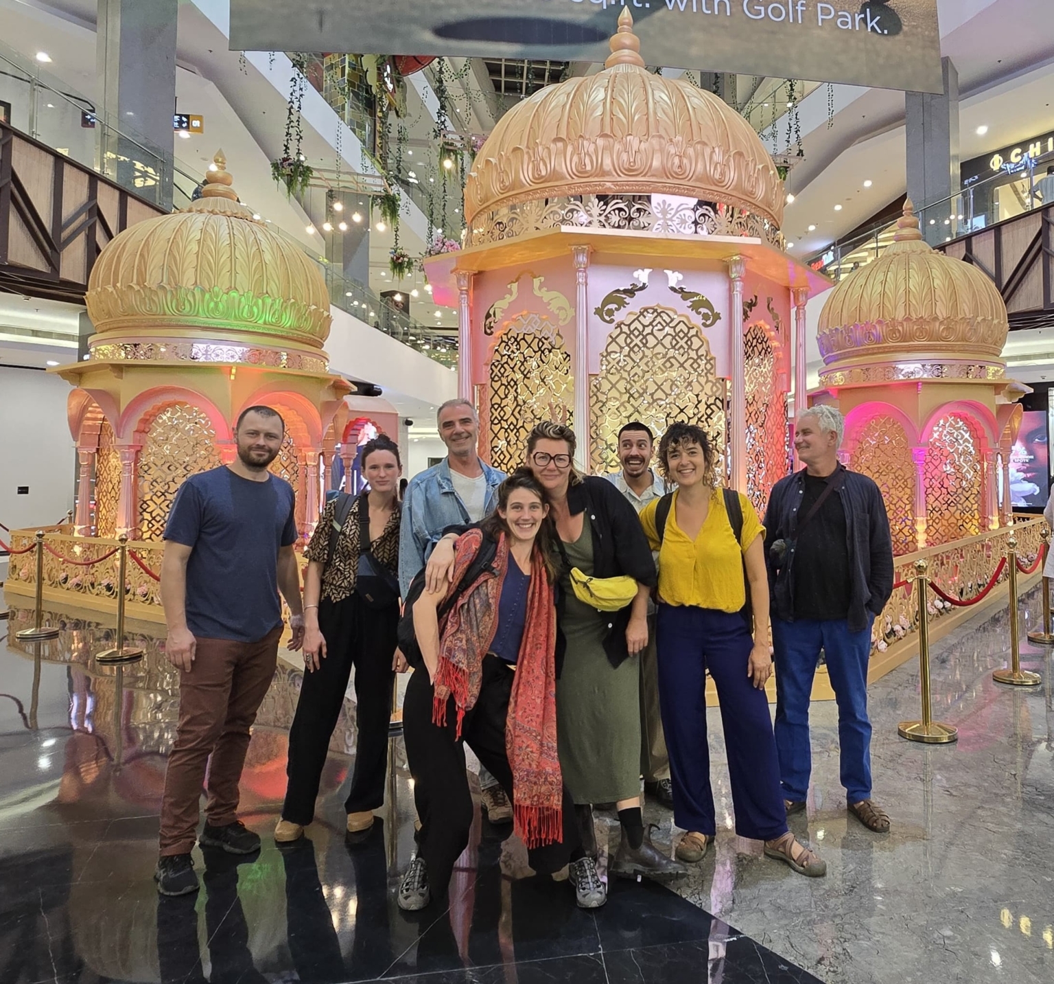 रोज़ेओ: ग्रैटे सिएल द्वारा एक मंत्रमुग्ध कर देने वाला एरियल स्पेक्टेकल