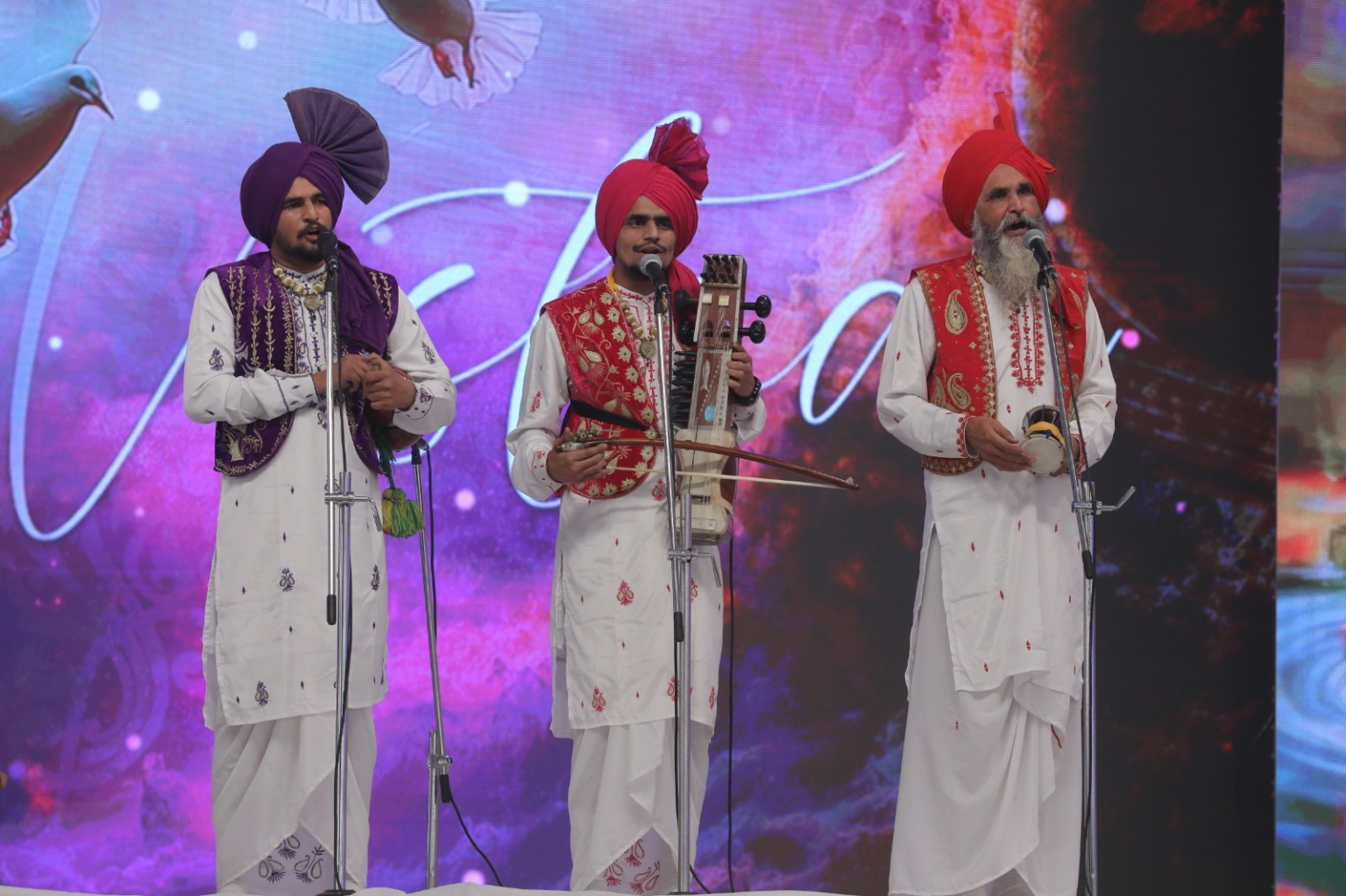 असीम से जुड़कर जीवन के हर पहलू का विस्तार करें