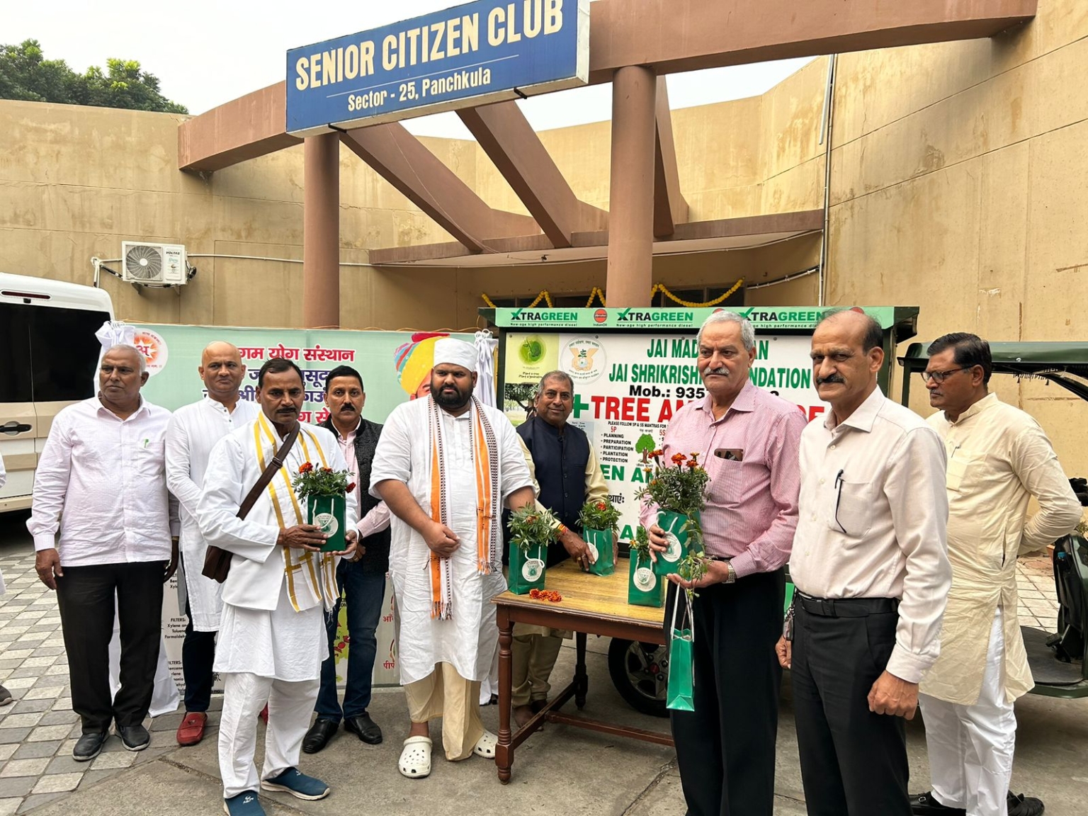 सुपूज्य संत प्रवर विज्ञानदेव जी महाराज के कर कमलों द्वारा पौधों के अस्पताल का शुभारंभ हुआ