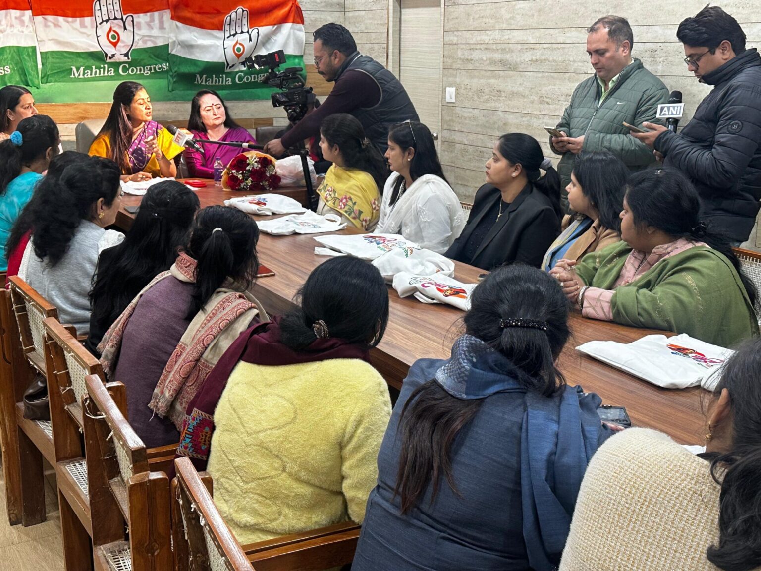 अलका लांबा ने हरियाणा महिला कांग्रेस की पूरी कार्यकारिणी को भंग करने की घोषणा की Alka Lamba visited.