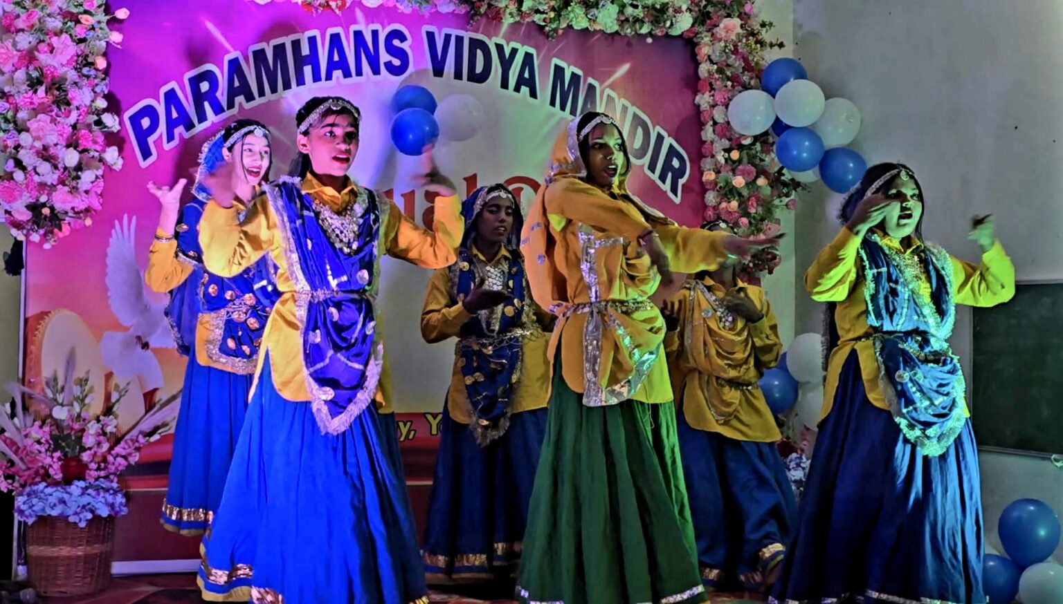 परमहंस विद्या मंदिर स्कूल में वार्षिक उत्सव मनाया गया Annual function was celebrated in Paramhans Vidya Mandir School