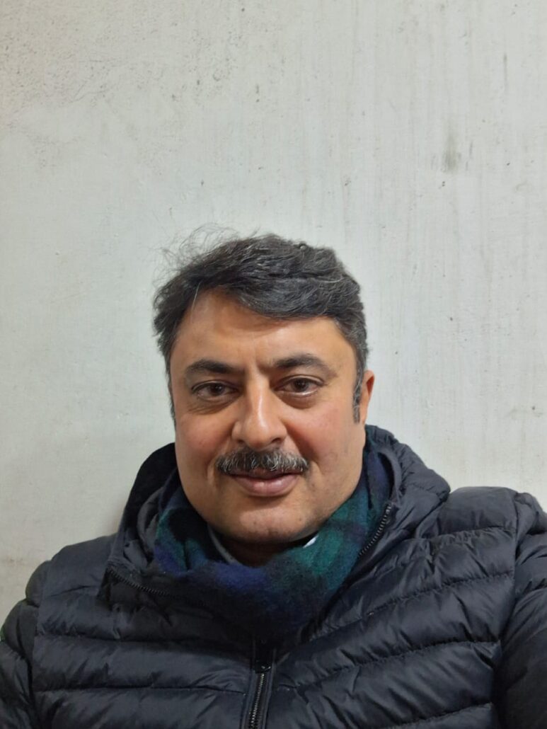 युवा उम्मीदवार दे रहा कड़ी टक्कर Young candidates