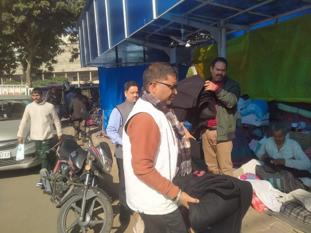 कमजोर परिवारों के सहयोग के लिए संकल्पित होकर काम कर रहा है ट्रस्ट : संजय कुमार चौबे weaker families