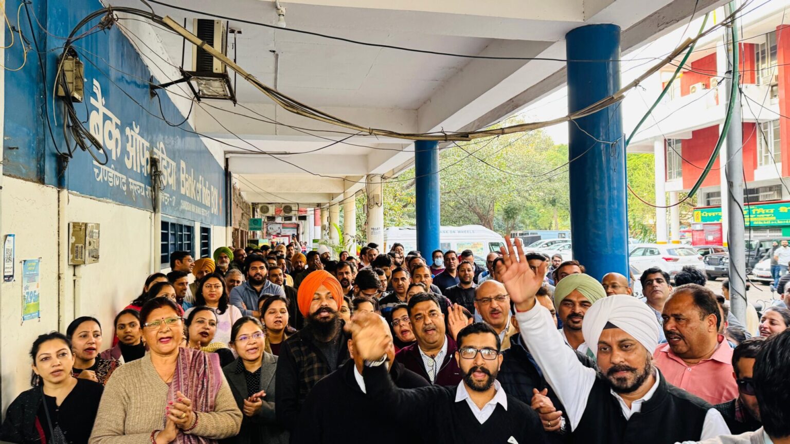 बैंकर्स ने देशभर में प्रदर्शन किया Bankers protested