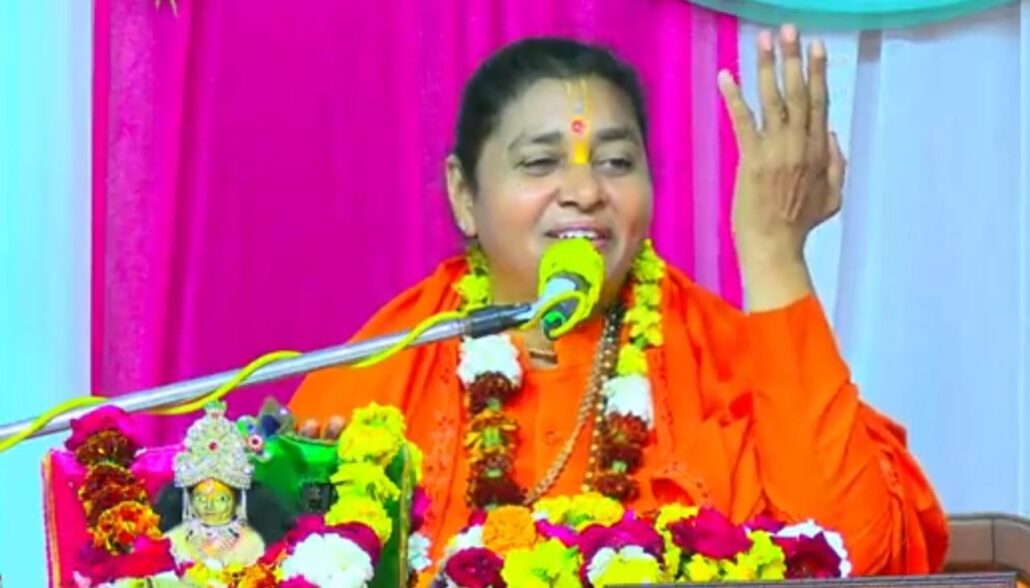 खुले केश रखना अपशकुन, महिलाएं सदैव बांधकर रखें केश : साध्वी प्रज्ञा भारती hair tied