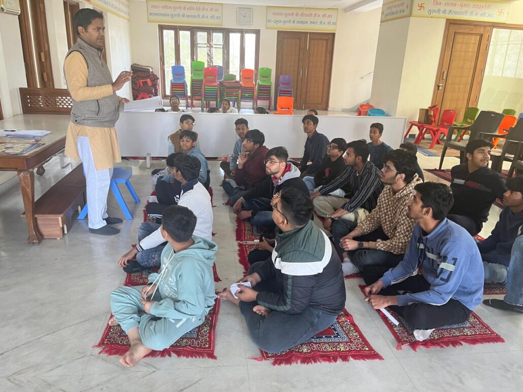 जिंदगी जीने के लिए कुछ असूल अवश्य बनाएं : दिनेश मुनि महाराज principles