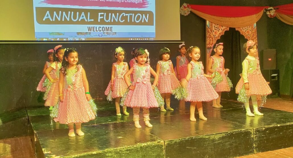 एंजेलज प्ले स्कूल के वार्षिकोत्सव में बच्चों ने अपनी प्रस्तुति से किया मंत्रमुग्ध Angel's Play School