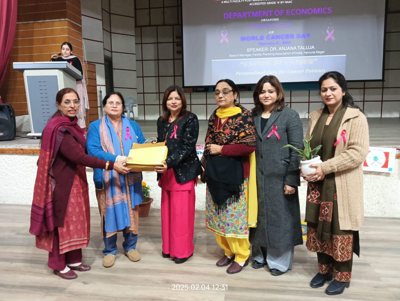 गुरु नानक गर्ल्स कॉलेज विश्व कैंसर दिवस पर पोस्टर मेकिंग प्रतियोगिता आयोजित cancer day