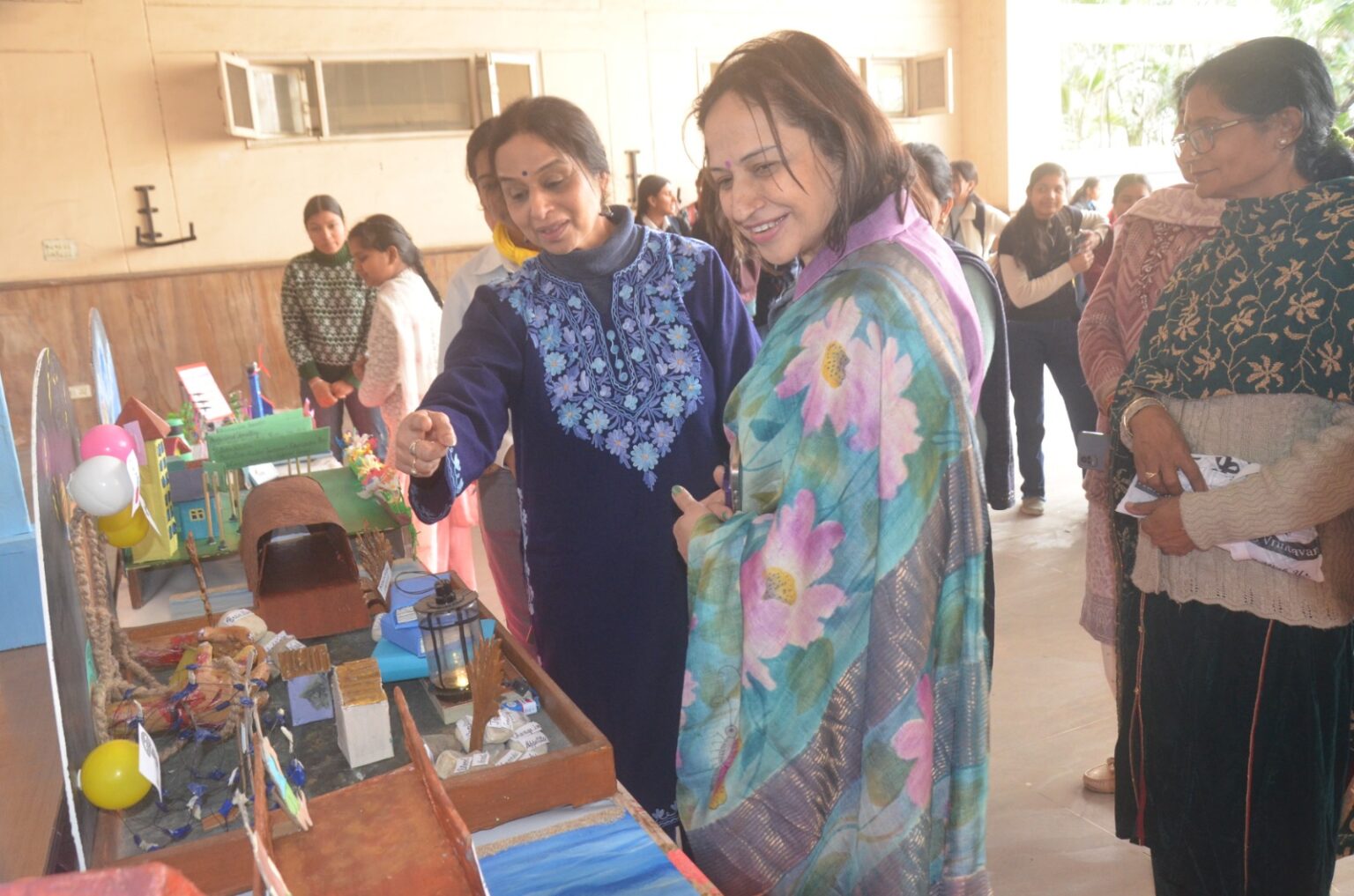 छात्राओं ने मॉडल प्रदर्शित कर दिखाई प्रतिभा : डॉ मीनू जैन talent