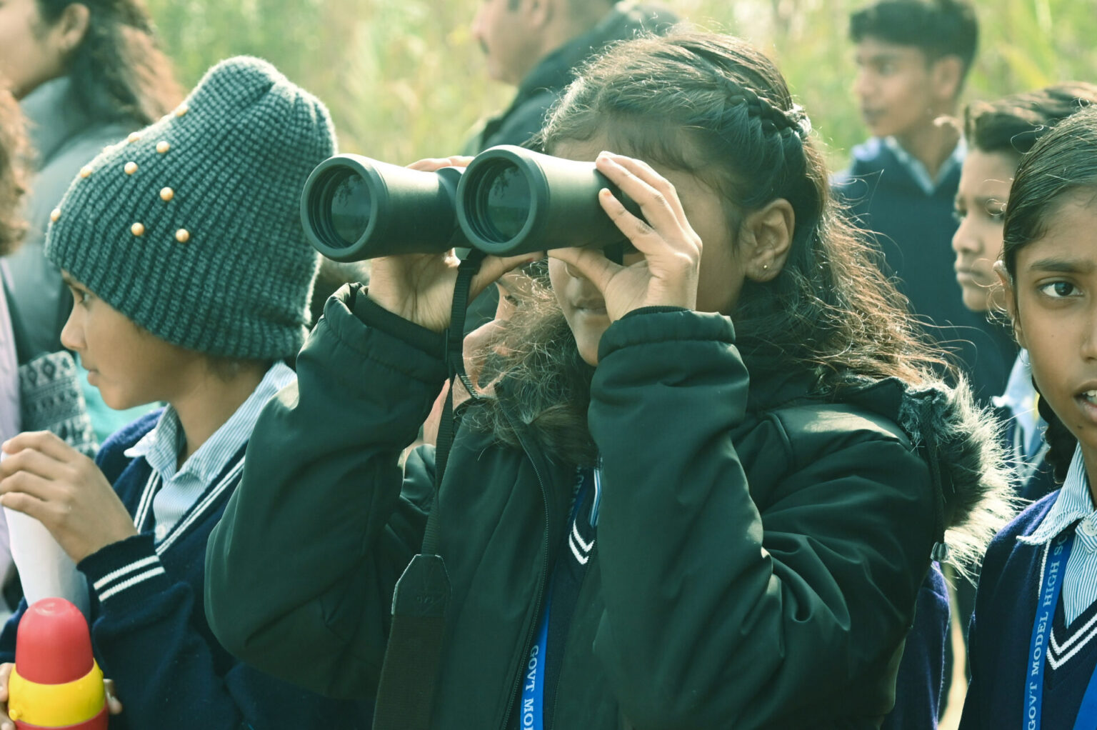 विश्व वेटलैंड दिवस पर स्कूल और कॉलेज के स्टूडेंट्स ने सुखना लेक पर दूरबीन से देखे माइग्रेटरी बर्ड्स World Wetland Day