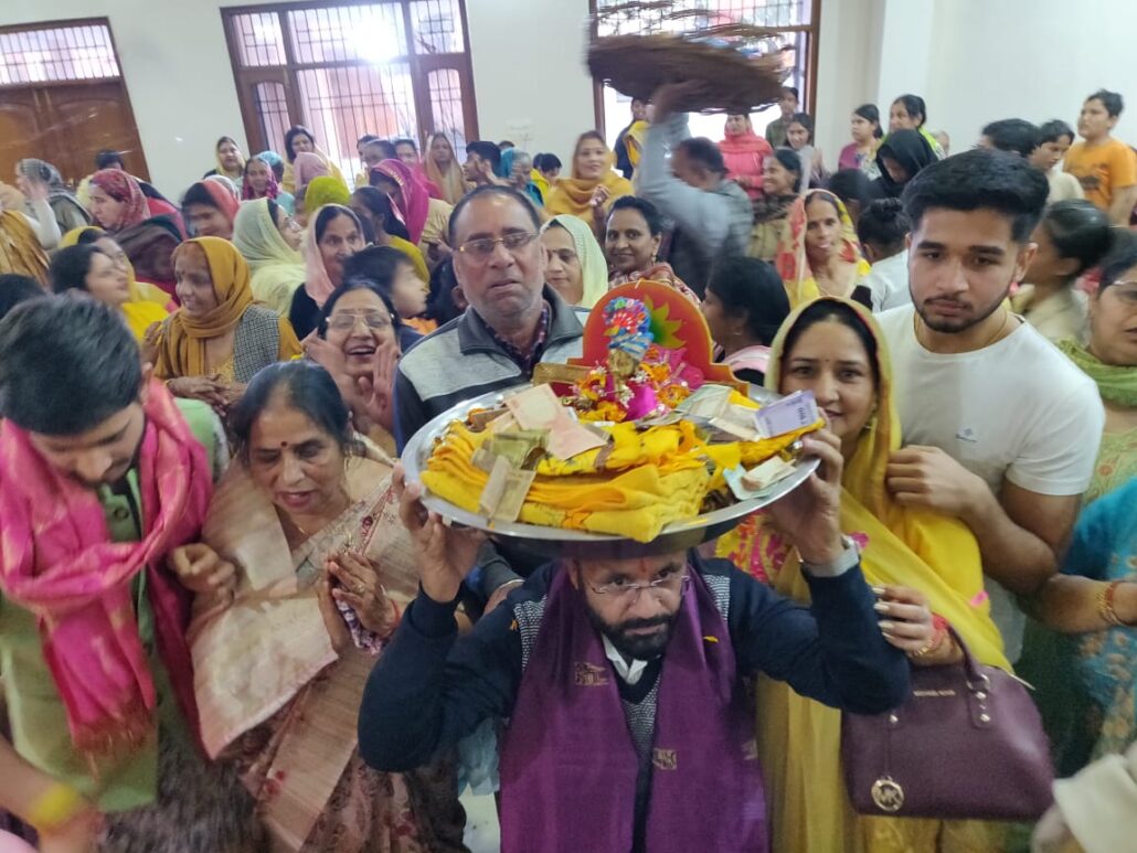 लल्ला की सुन के मैं आयी, यशोदा मैया देदे बधाई… Lalla ki sun