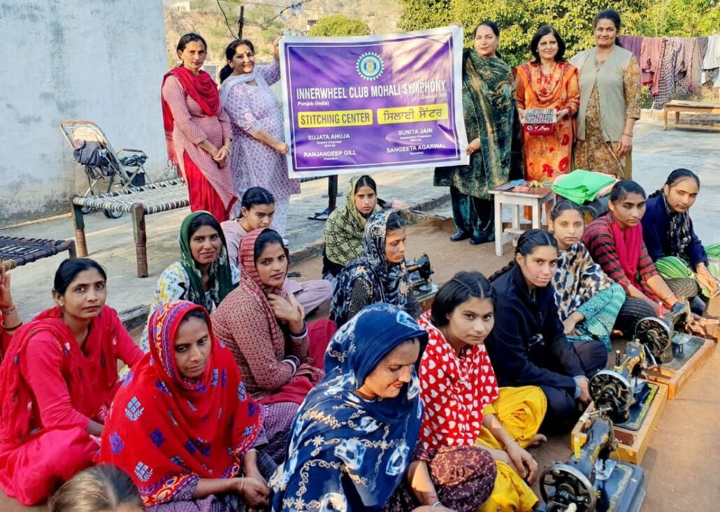 आर्थिक रूप से पिछड़ी महिलाओं के लिए सिलाई केंद्र का शुभारंभ sewing center
