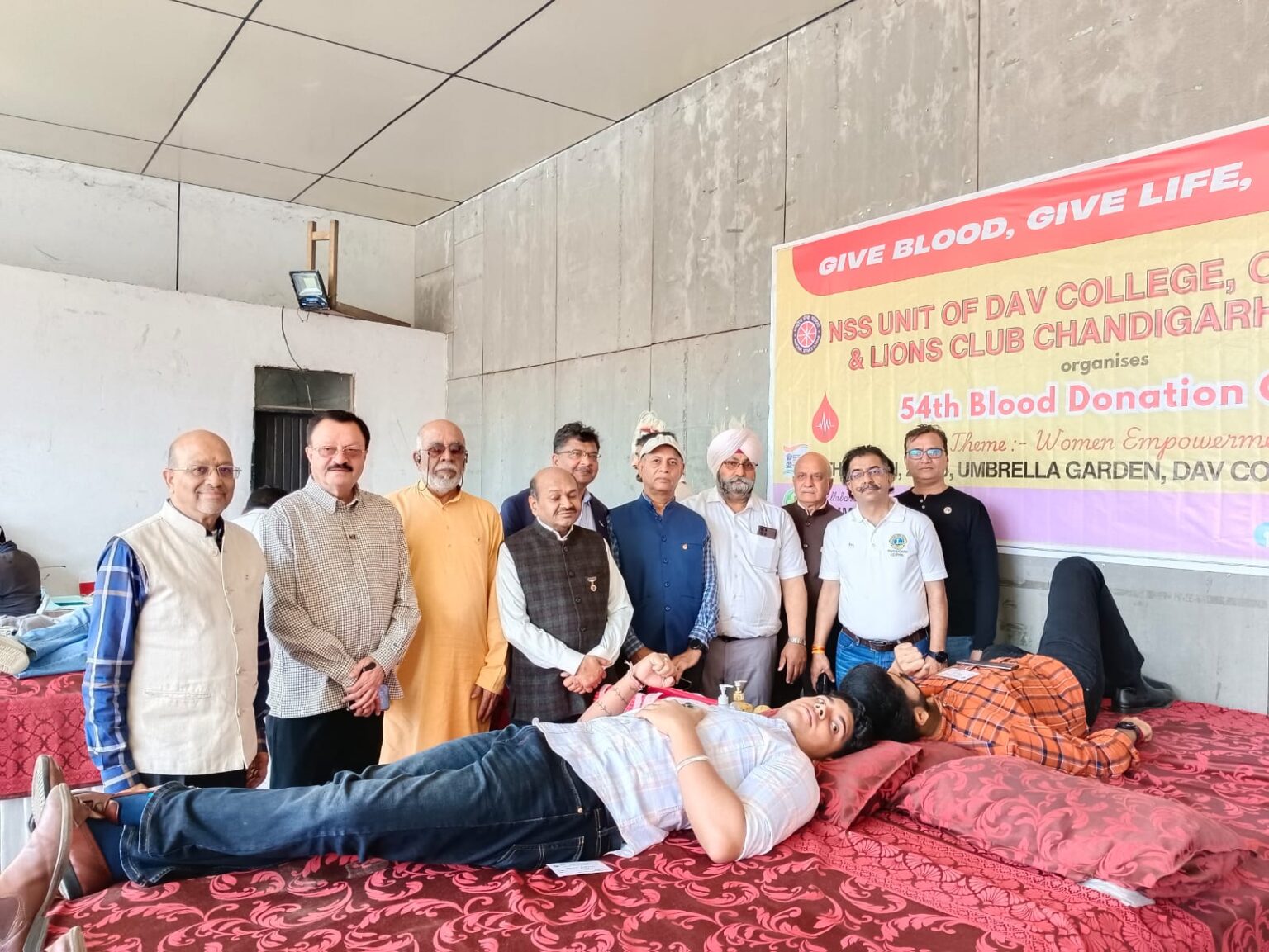 अंतरराष्ट्रीय महिला दिवस पर स्टूडेंट्स को पढ़ाया रोड सेफ्टी का पाठ Women's Day