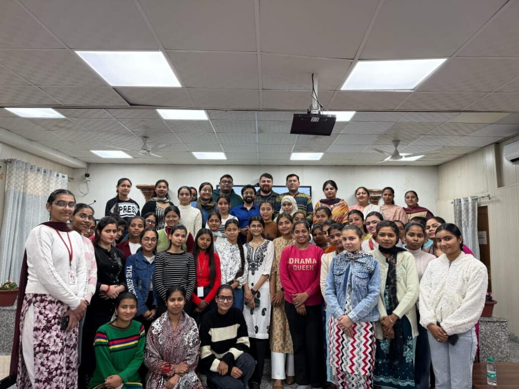 गुरु नानक गर्ल्स कॉलेज में कंटेंट क्रिएशन विषय पर कार्यशाला आयोजित हुई Girls College
