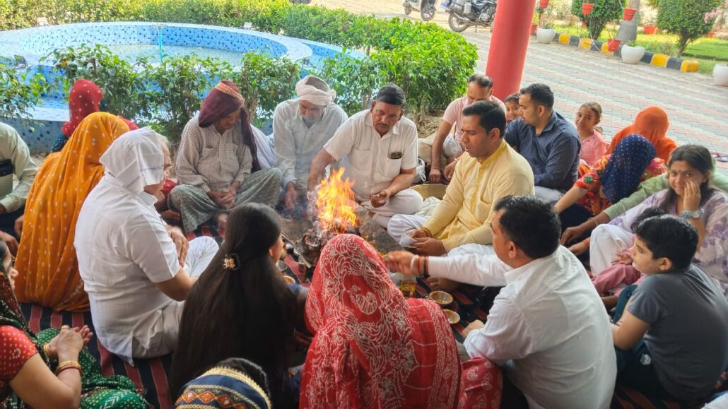 आर०डी०एम सरस्वती में हवन के साथ हुआ नए सत्र का शुभारंभ RDM Saraswati