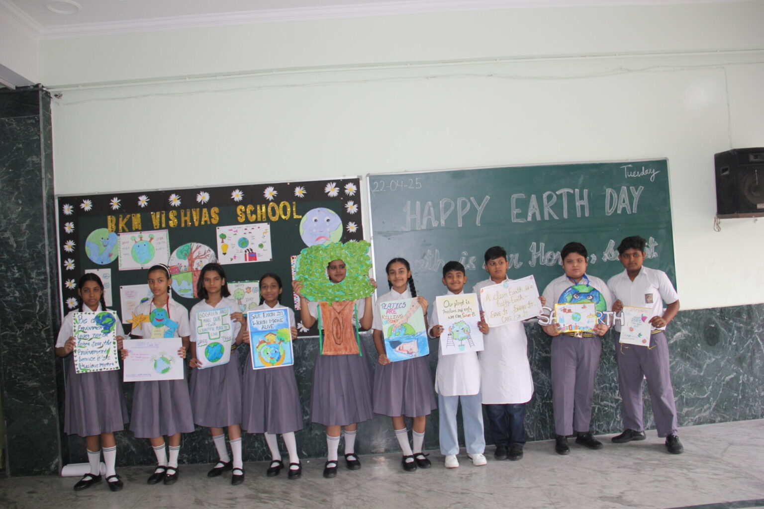 विश्वास स्कूल में पृथ्वी दिवस समारोह का आयोजन Earth Day celebration