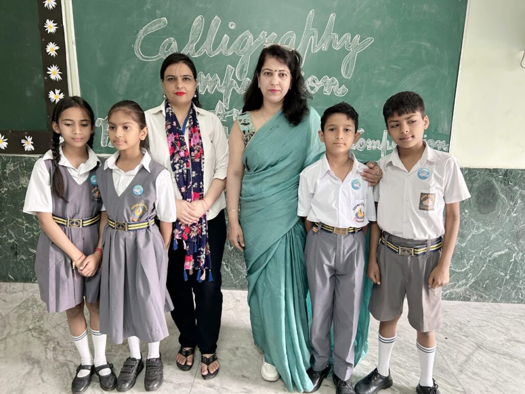 कैलीग्राफी व पैराग्राफ राइटिंग कंपीटीशन का आयोजन Organizing