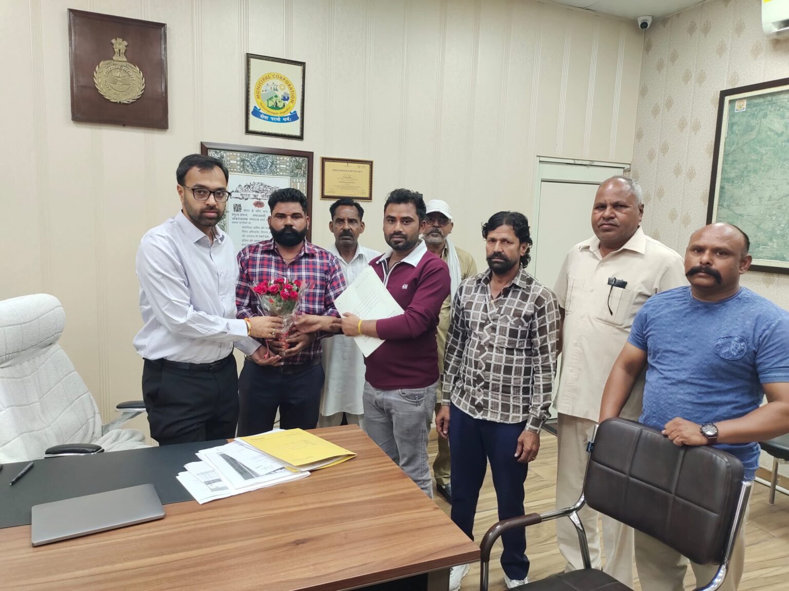 राष्ट्रीय सफाई कर्मचारी मजदूर यूनियन ने निगम आयुक्त का स्वागत किया Corporation Commissioner