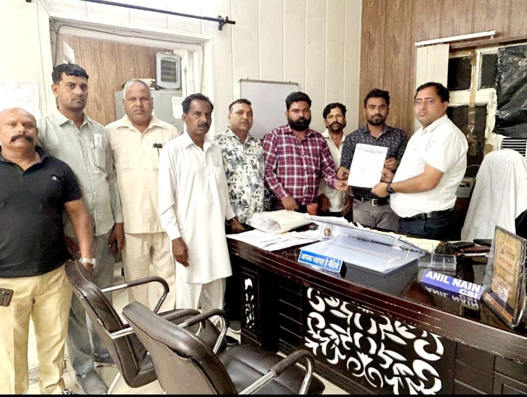 राष्ट्रीय सफाई कर्मचारी मजदूर यूनियन ने माँग पत्र सौंपा National Safai Karamchari Mazdoor Union